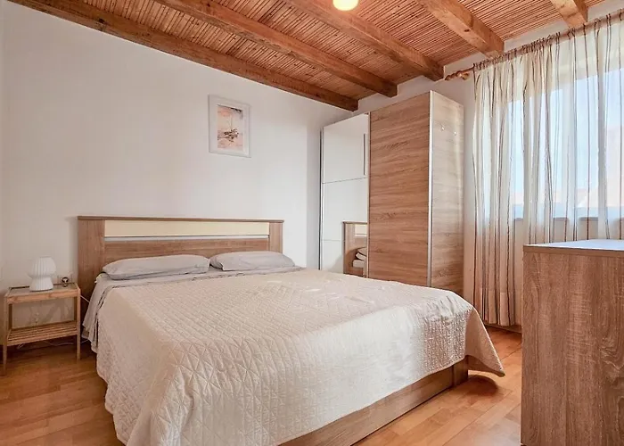 Marinela Apartment *